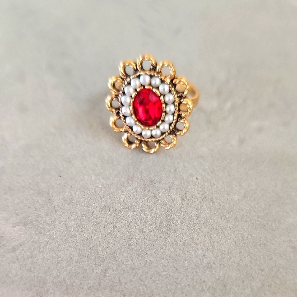 Vintage Signed Sarah Coventry PORTRAIT Adjustable Red Glass And  Seed Pearl Ring